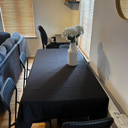 Lovely Modern Apartment Close To Town Centre Lexden Extérieur photo