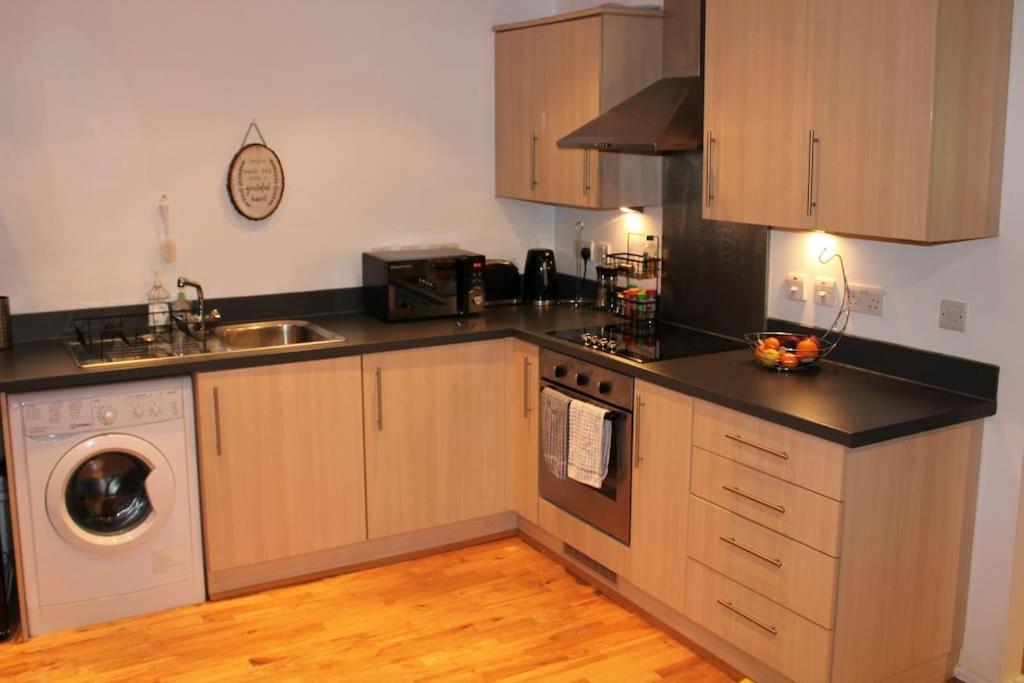 Lovely Modern Apartment Close To Town Centre Lexden Extérieur photo