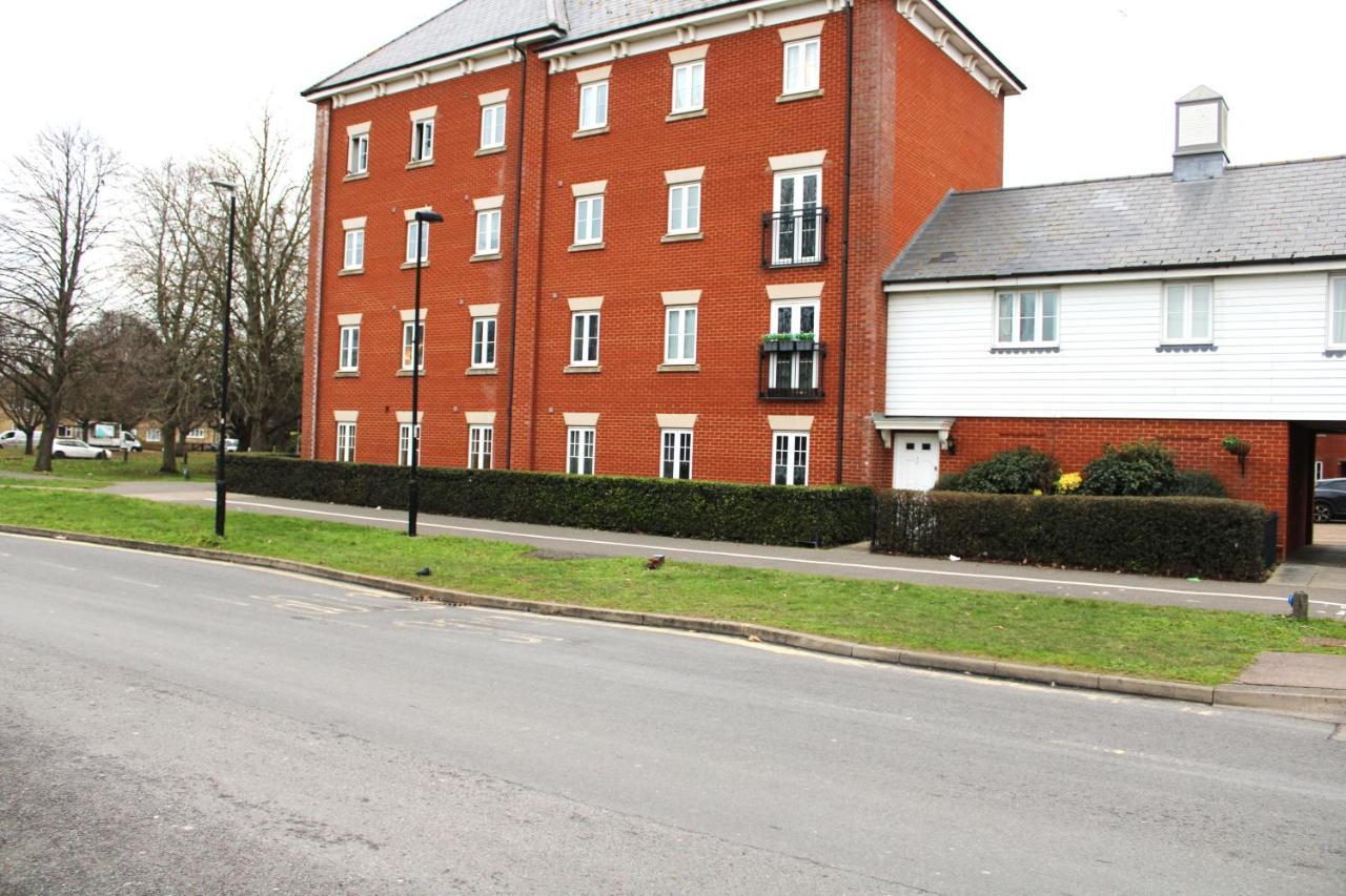 Lovely Modern Apartment Close To Town Centre Lexden Extérieur photo