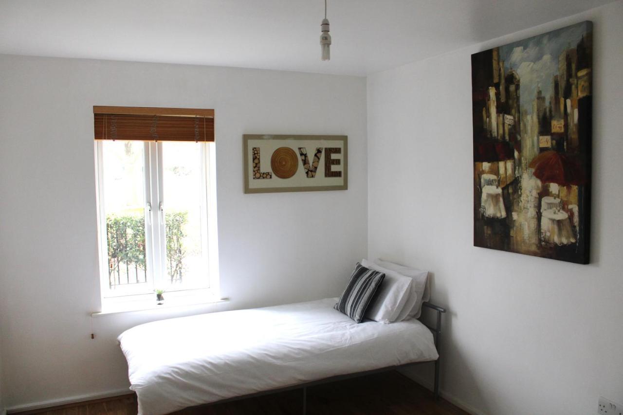 Lovely Modern Apartment Close To Town Centre Lexden Extérieur photo